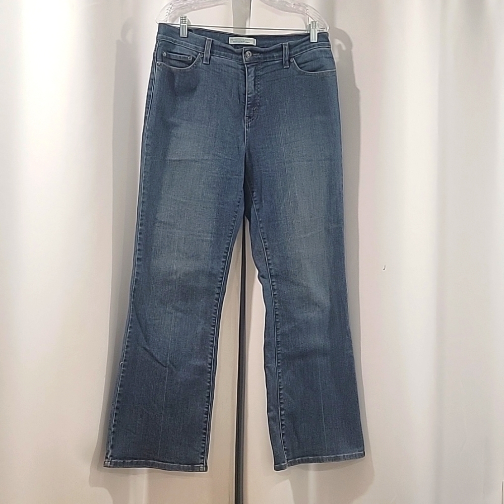 LEVI'S Perfectly Slimming Boot Cut 512 Jeans. D54